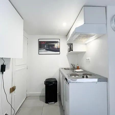 144 - Urban Charming In Apartment Paris